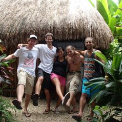 hostelsheck-friends.jpg