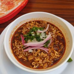 birria-con-ramen-barra-de-birria.jpeg