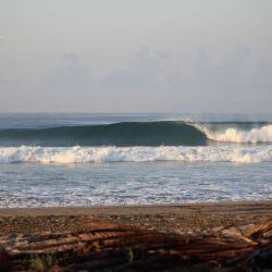 troncones-surfing-beachbreak-01.jpg